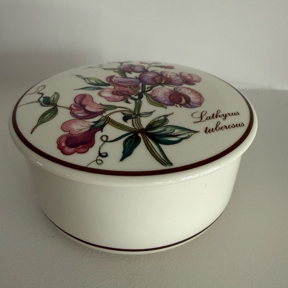 Villeroy & Boch Ceramic Piece with Logo